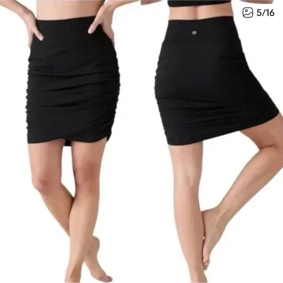 Athleta Dresses & Skirts - Athleta Black Transcend Pencil Skort Small Petite